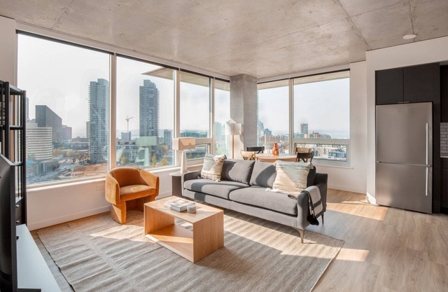 Amazing South Lake Union 2BR w/W/D & Roof, nr Lake Union, by Blueground