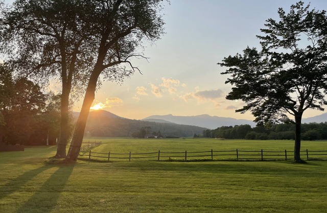 Amazing Stowe Location! Stunning Mountain Views in Cozy Condo 2BR- sleeps 6