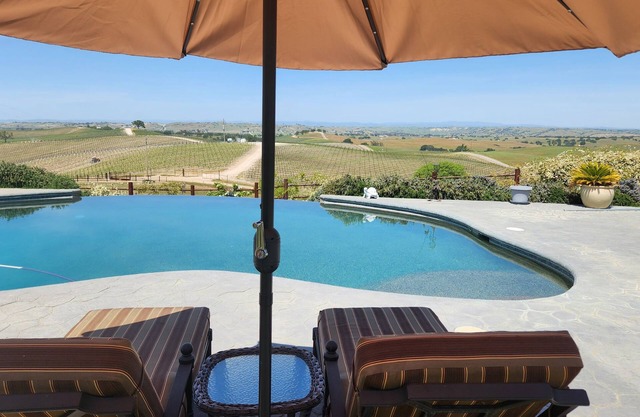 Amazing sunsets in the heart of wine country! Just minutes to Paso Robles