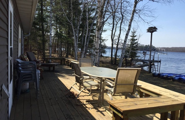 Amazing Sunsets, Peaceful, Well Maintained Lake home on Beautiful, Barker lake