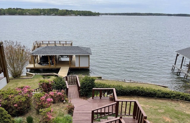 AMAZING VIEW, Main lake home, boathouse and PET FRIENDLY Lake Gaston