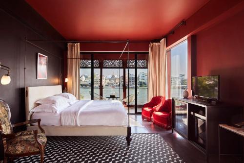 Amdaeng Bangkok Riverside Hotel