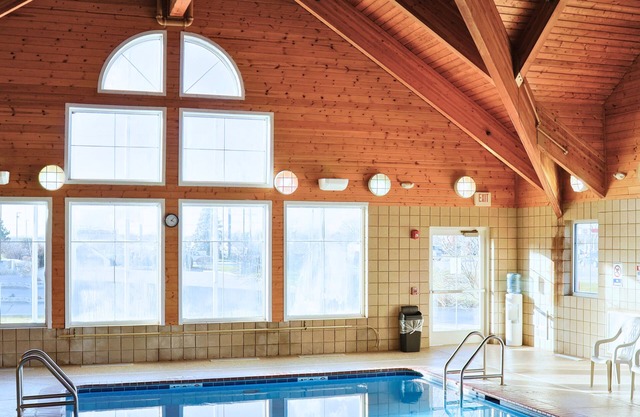 AmericInn by Wyndham Monmouth