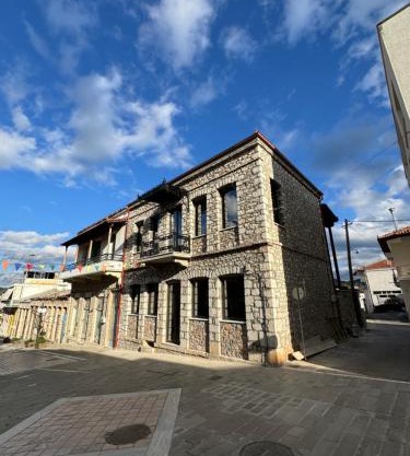 Amfikleias Earth houses