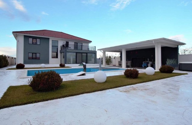 Ana's Villa - Rent For Party