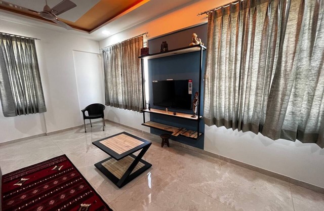 Anahat Host-all : Cozy 2-bedroom apartment in Nashik with WiFi, AC Max 6 Pax