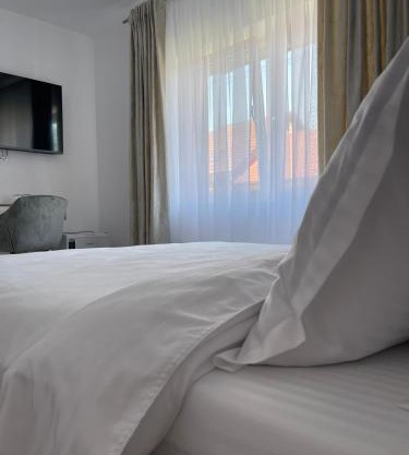 Anda Rooms