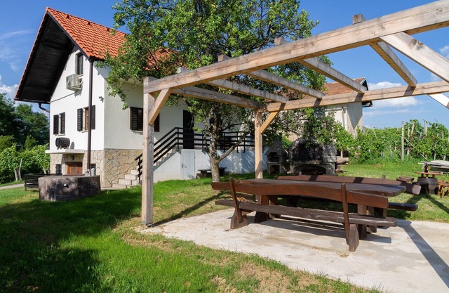 Andy's Holiday Home with HotTub & Sauna