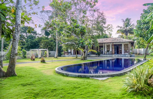 Antique Ceylon Standard double at Ahangama