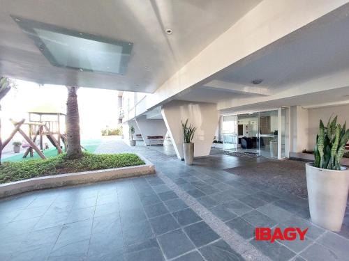 Apartamento com piscina e academia