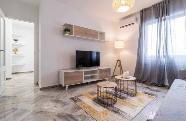 Apartamento Tranquilo , en Pleno Centro con Garaje