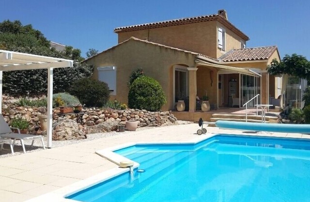 Apartment in villa with pool, oasis of relaxation, view of mountains, quiet on the edge of the village.