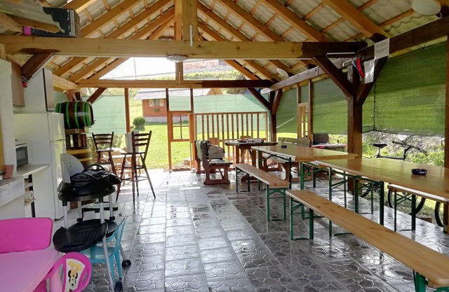 Apartmaji bungalovi i sotorisce Silva