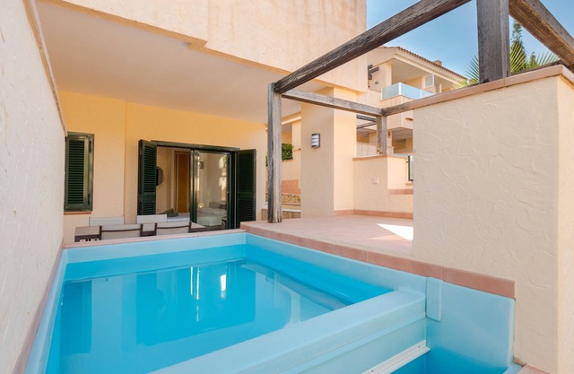 Apartment 'Monaco 6 Bajo A' with Shared Pool, Wi-Fi and Air Conditioning