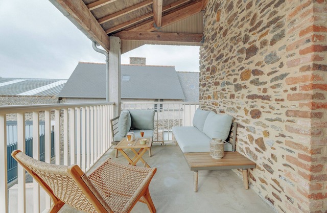 Apartment 'Côte D'emeraude' with Private Terrace, Private Garden and Wi-Fi