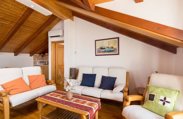 Apartment Zlendic (47172-A1) - Stomorska - island Solta