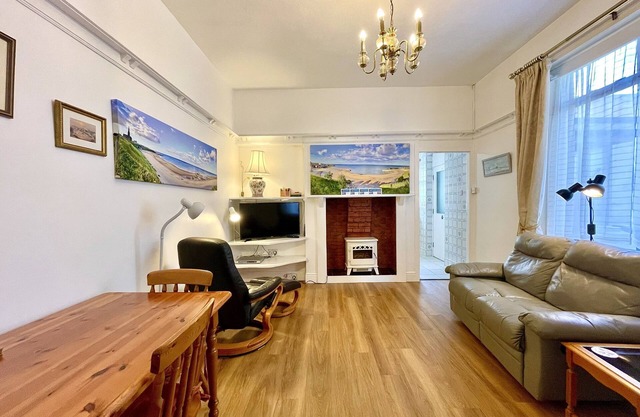 Apartment 1 of 6 ground floor, quaint, at the sea