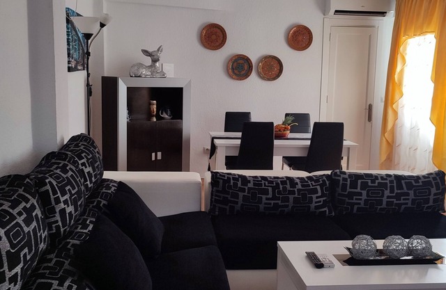 Apartment 15 minutes from the center of Valencia in front of the Peset hospital.
