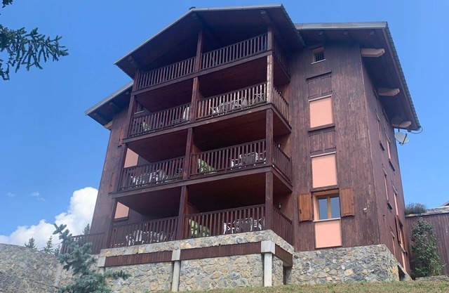 Apartment 2 p 6 sleeps comfort in chalet in Valberg. private parking