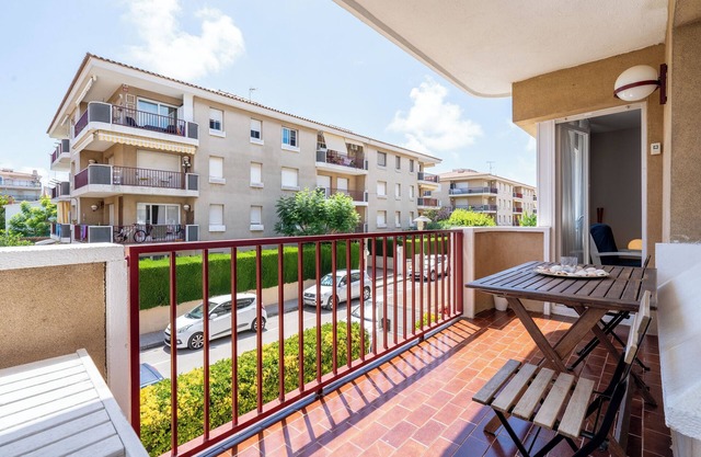 Apartment 'Apartament Platja De Sant Salvador' with Private Terrace, Balcony and Wi-Fi