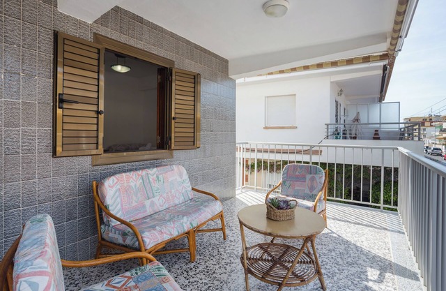Apartment 'Apartamento En Playa Acogedor' with Private Terrace, Wi-Fi and Air Conditioning