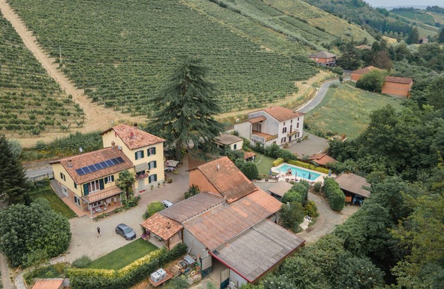 Apartment 'Appartamento - Azienda Oddone Prati' with Private Pool