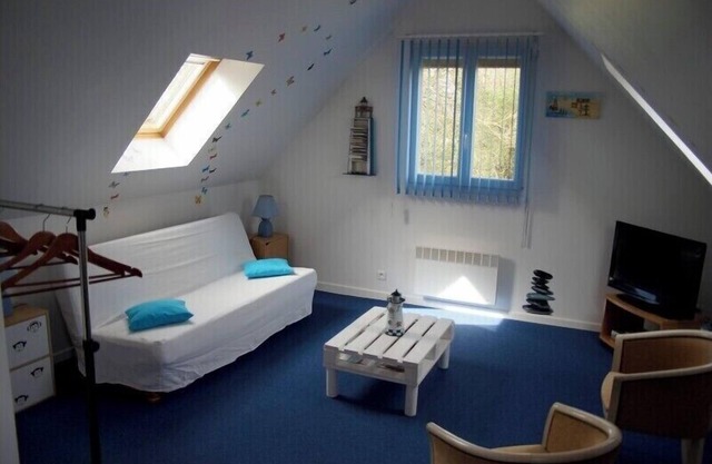 Apartment between land and sea