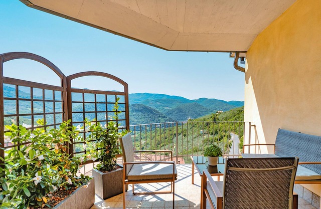 Apartment 'Casavacanze' with Mountain View, Private Terrace and Wi-Fi
