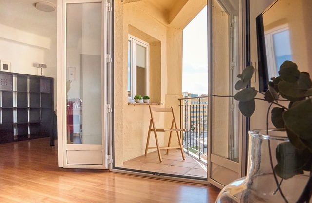 Apartment 'Charming Top-floor With Balcony', Wi-Fi and Air Conditioning