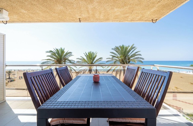 Apartment "Coral Beach by Pat" with Sea View, Shared Pool & Wi-Fi