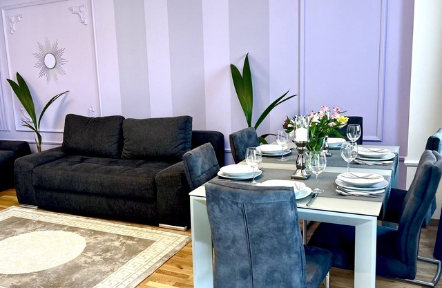 Apartment-Deluxe-Private Bathroom-Balcony-Blumenstraße 54