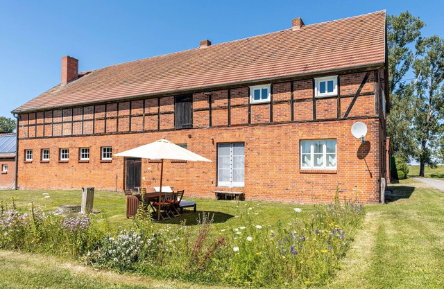 Apartment 'Der Flusshof, Scheunenwohnung' with Shared Terrace, Shared Garden and Wi-Fi