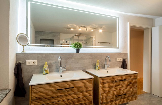 Apartment Ellenweiler for 15 guests with Wi-Fi, Terrace & Garden
