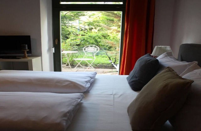 Apartment-Ensuite with Shower-Terrace near Bayerischer