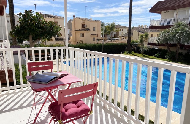 Apartment on the Pobla de Farnals Beach, with Pool and fast WiFi