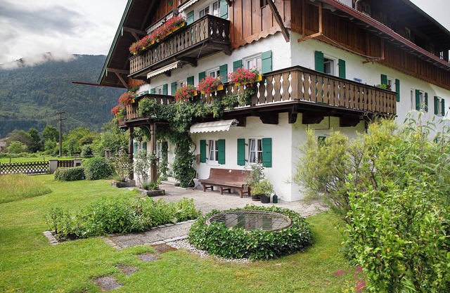Apartment 'Ferienwohnung Reschbergwies'n' with Mountain View, Balcony and Wi-Fi