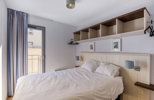 Apartment for 4 people with sea view and balcony at the back side