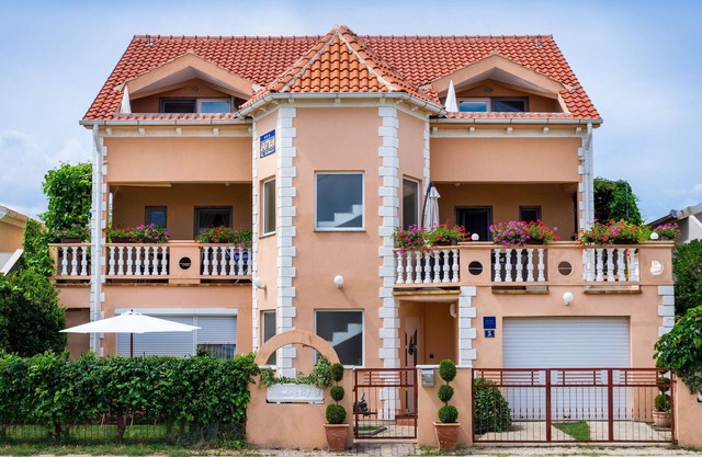 Apartment for 4 people in a quiet location 100m from the sandy beach