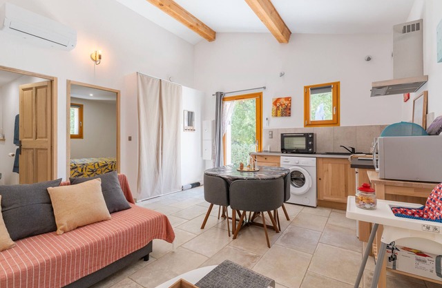 Apartment 'Le Petit Écureuil' with Shared Pool, Private Terrace and Wi-Fi