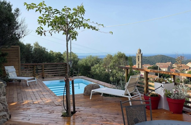 Apartment 'Guetali Du Rocher' with Sea View, Wi-Fi and Air Conditioning
