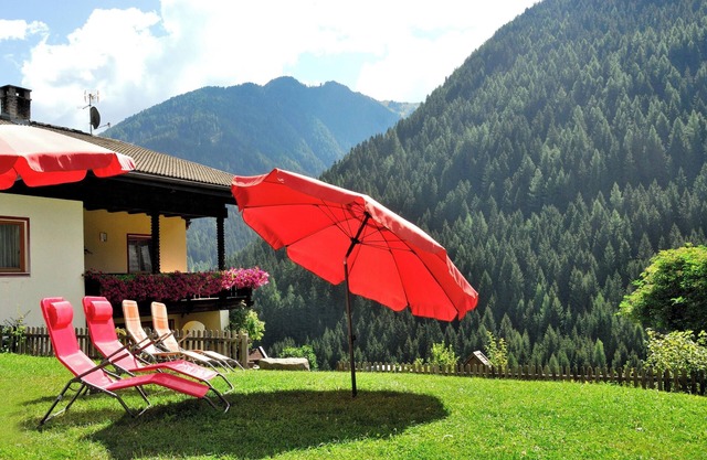 Apartment "Heiserhof - Kirsche" with Mountain View, Balcony & Wi-Fi