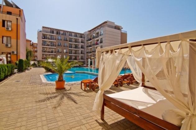 Apartment in Dawn Park Aparthotel