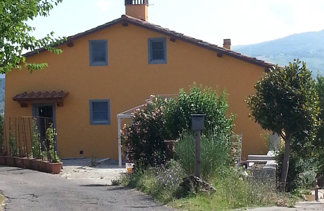 Apartment in colonica located in Tuscany among olive trees.