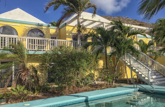 Apartment In Private Villa With Pool And Short Walk To Beach.