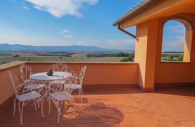 Apartment in terraced house with terrace and panoramic view, 5 people