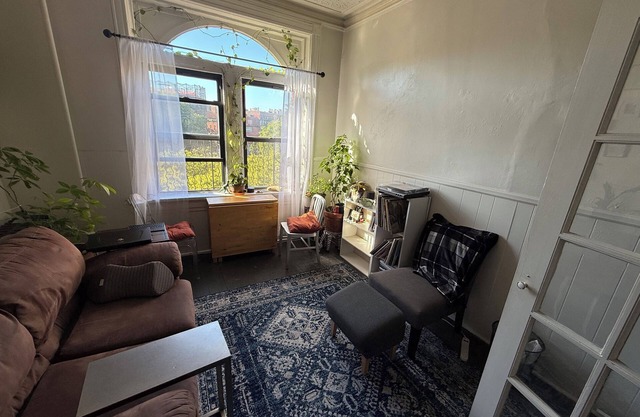 Apartment in the heart of The Village, close to everything!