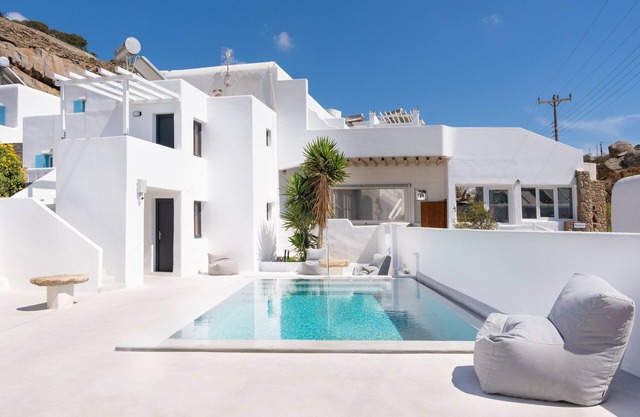 Apartment 'Irene's Studio' with Shared Pool, Wi-Fi and Air Conditioning
