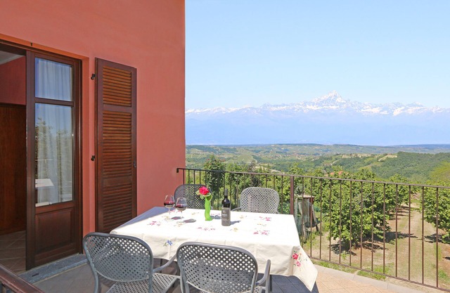 Apartment in farmhouse in the heart of the Langhe, near Barolo