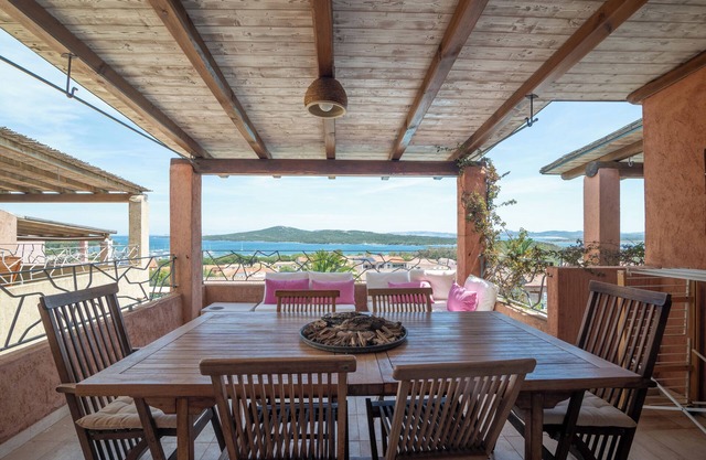 Apartment 'Il Fiordo 28' with Sea View, Shared Pool and Air Conditioning