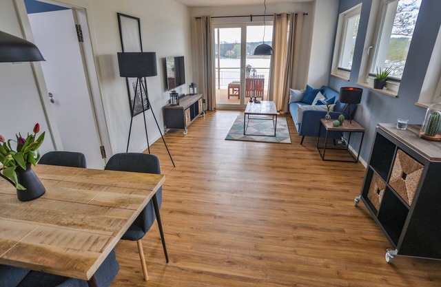 Apartment 'Klein' with Lake View, Private Terrace and Wi-Fi